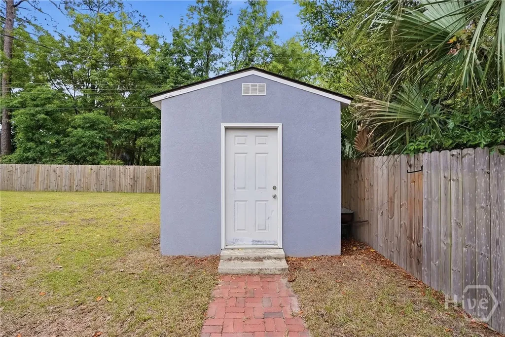 2009 E 57th Street Savannah GA 31404