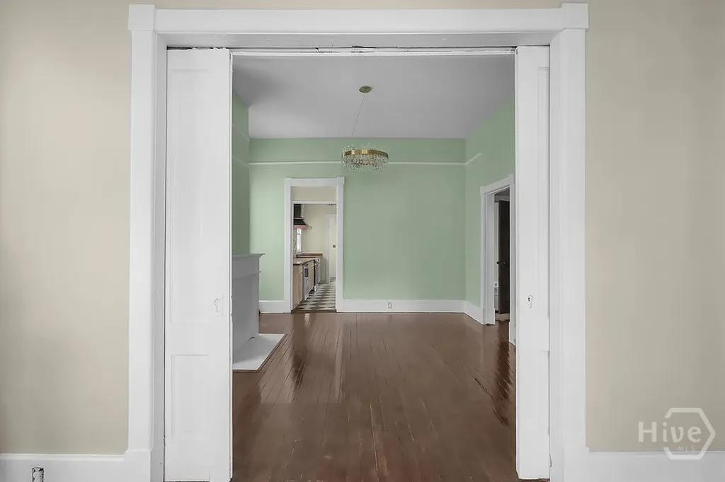 221 W 39th Street Savannah GA 31401