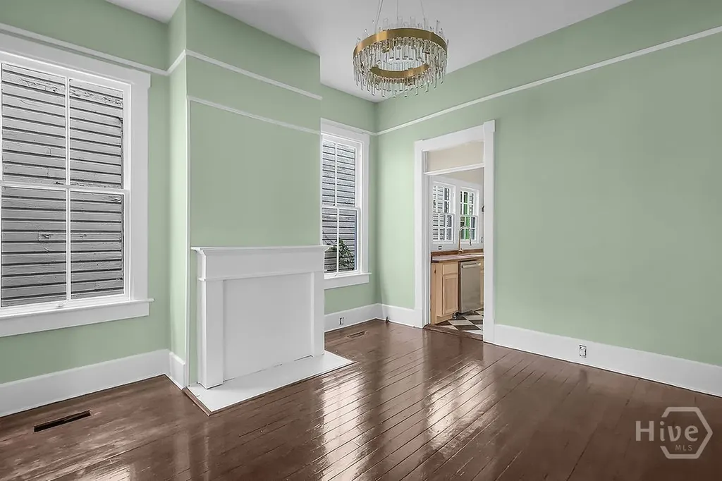 221 W 39th Street Savannah GA 31401