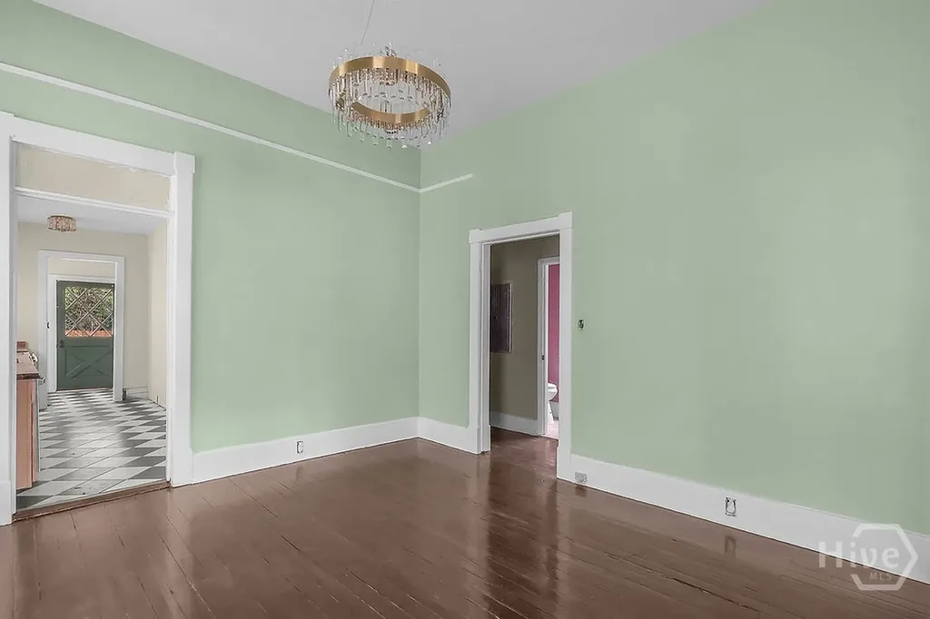 221 W 39th Street Savannah GA 31401
