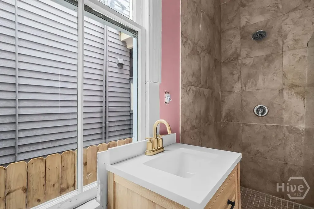 221 W 39th Street Savannah GA 31401