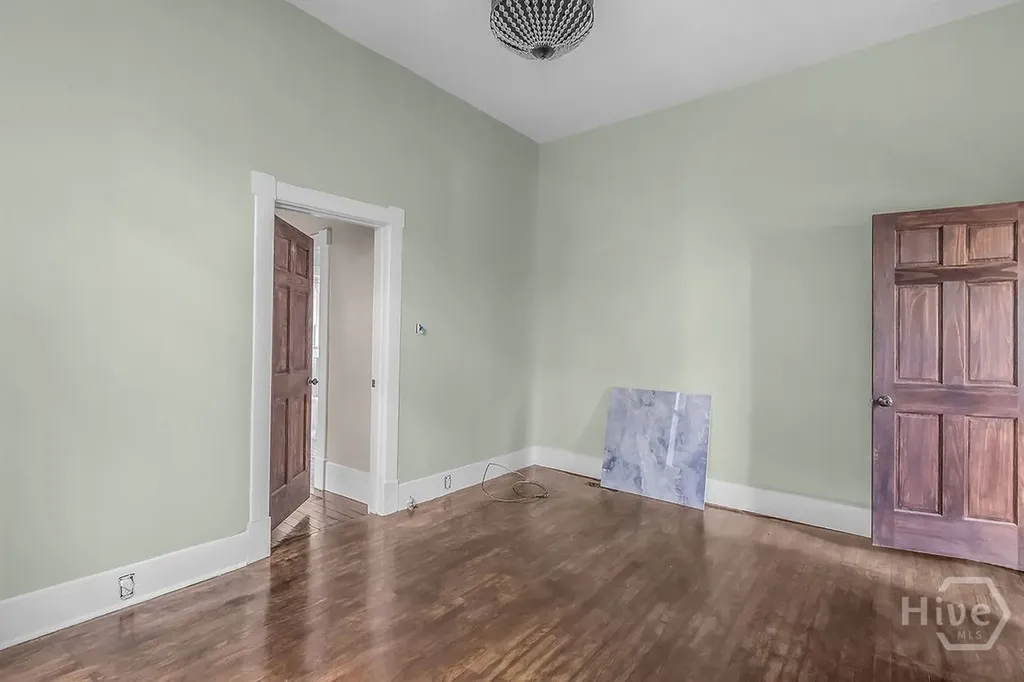 221 W 39th Street Savannah GA 31401