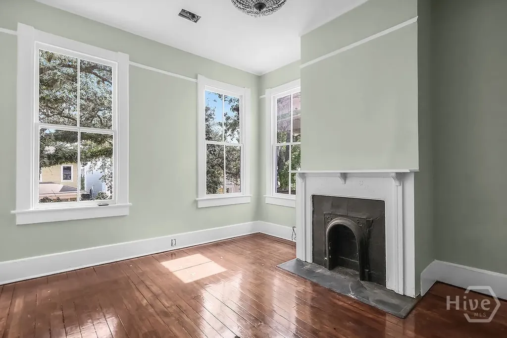 221 W 39th Street Savannah GA 31401