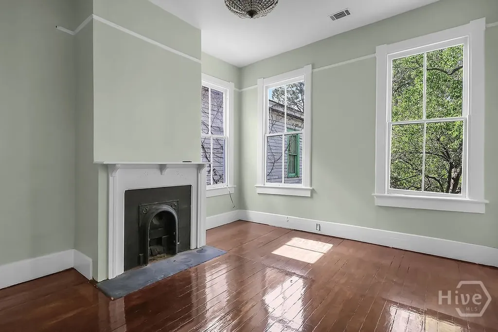 221 W 39th Street Savannah GA 31401