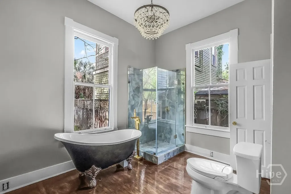 221 W 39th Street Savannah GA 31401