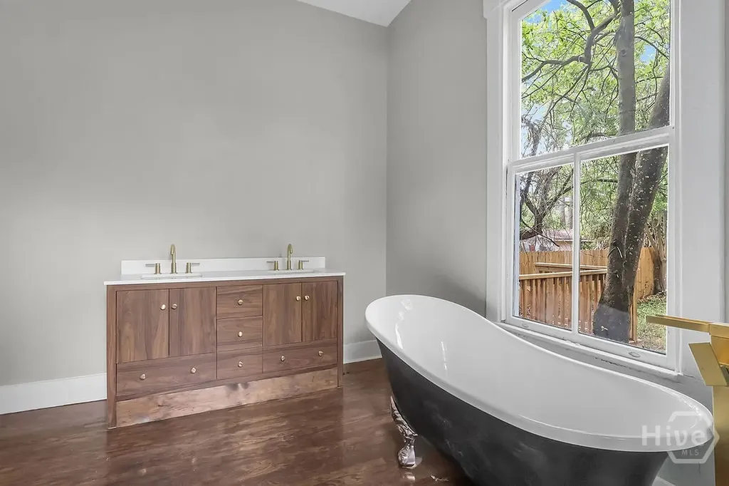 221 W 39th Street Savannah GA 31401