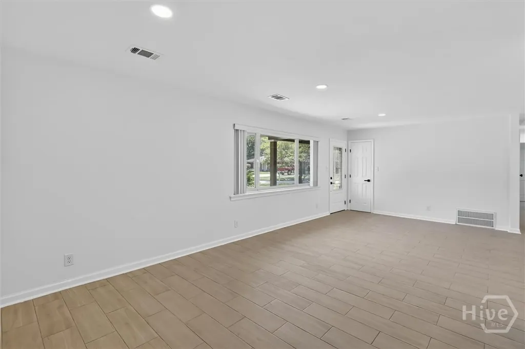 102 Burbank Savannah GA 31419