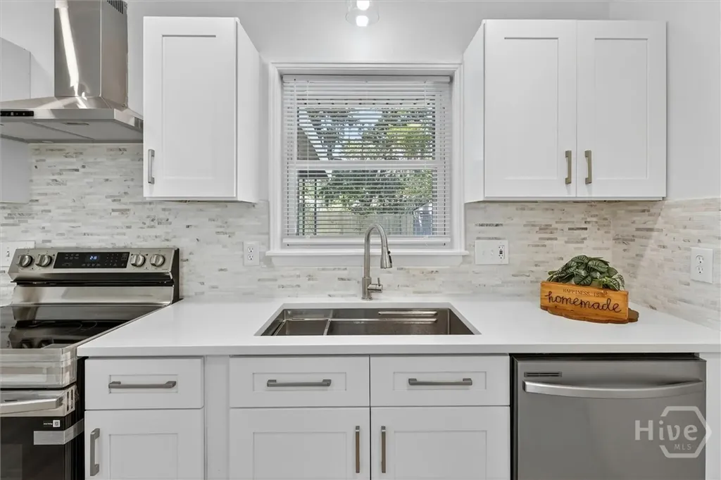 102 Burbank Savannah GA 31419