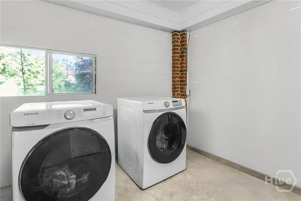 712 Columbus Drive Savannah GA 31405