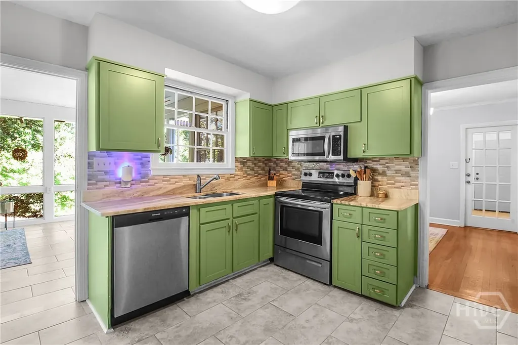 712 Columbus Drive Savannah GA 31405