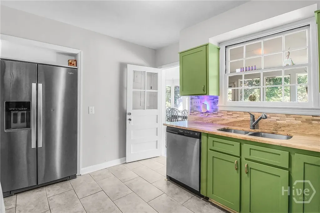 712 Columbus Drive Savannah GA 31405