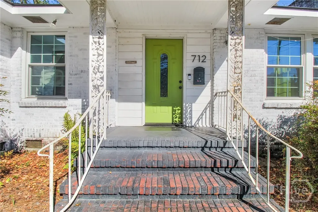 712 Columbus Drive Savannah GA 31405