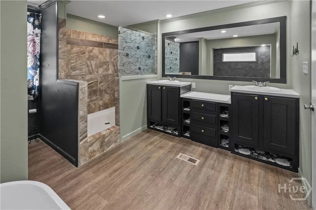227 River Oak Drive Bloomingdale GA 31302