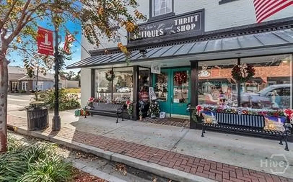 402 E 3rd Street Springfield GA 31329