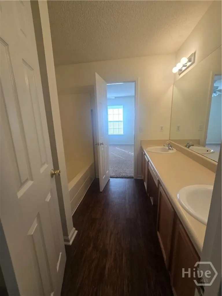 9852 Whitefield Avenue Savannah GA 31406
