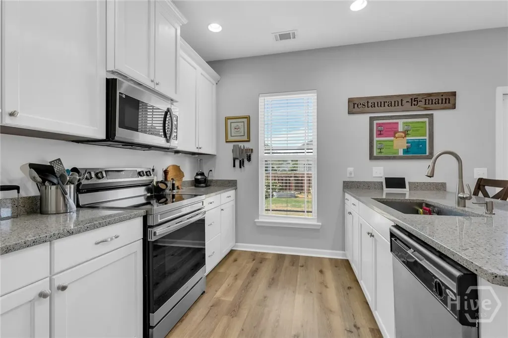 196 Chapel Lake S Savannah GA 31419