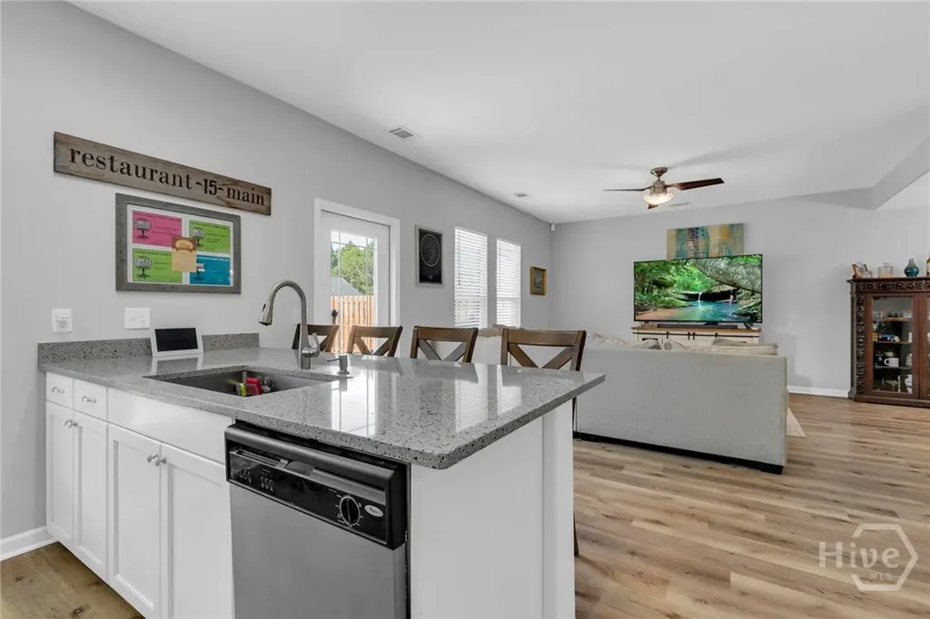 196 Chapel Lake S Savannah GA 31419