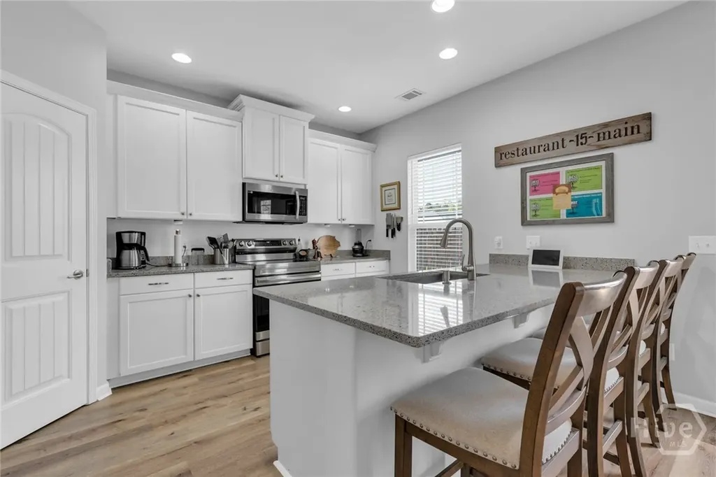 196 Chapel Lake S Savannah GA 31419