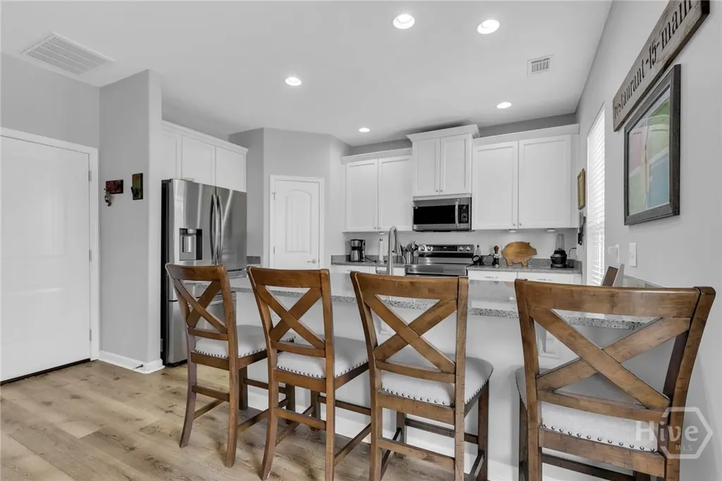 196 Chapel Lake S Savannah GA 31419