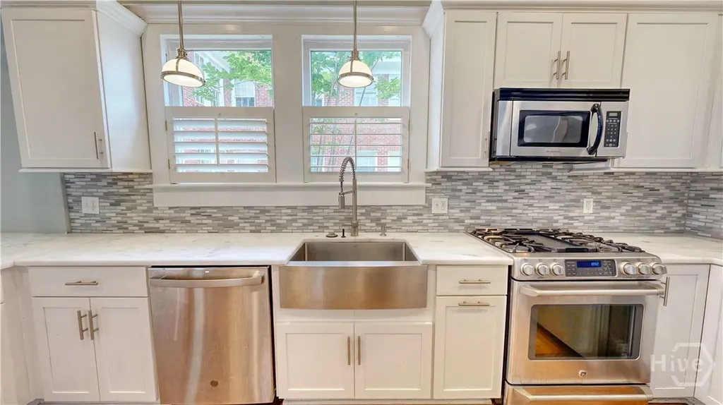 608 E 49th Street Savannah GA 31405