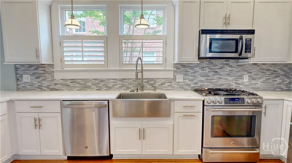 608 E 49th Street Savannah GA 31405