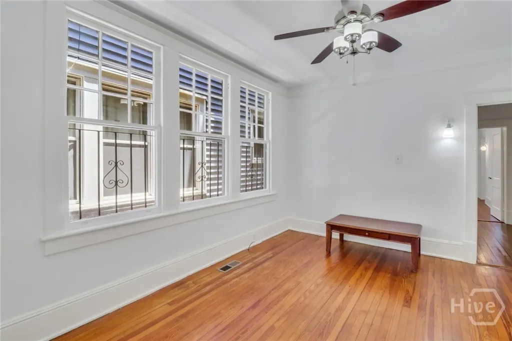11 E 34th Street Savannah GA 31401