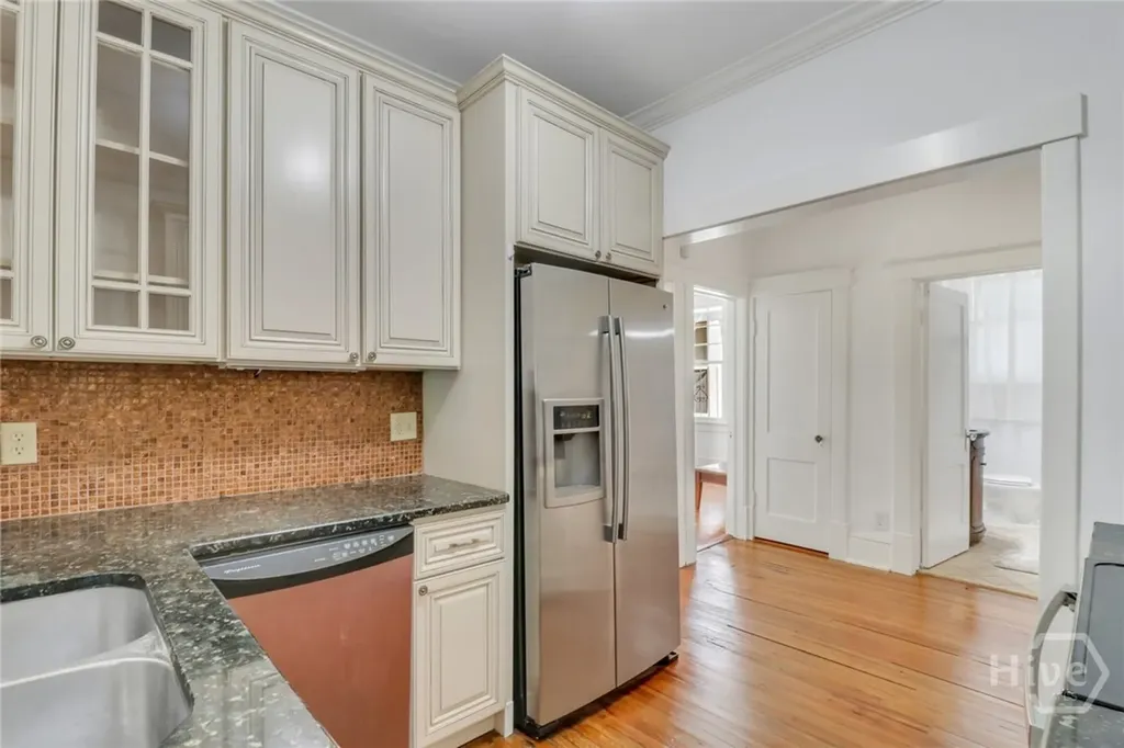 11 E 34th Street Savannah GA 31401