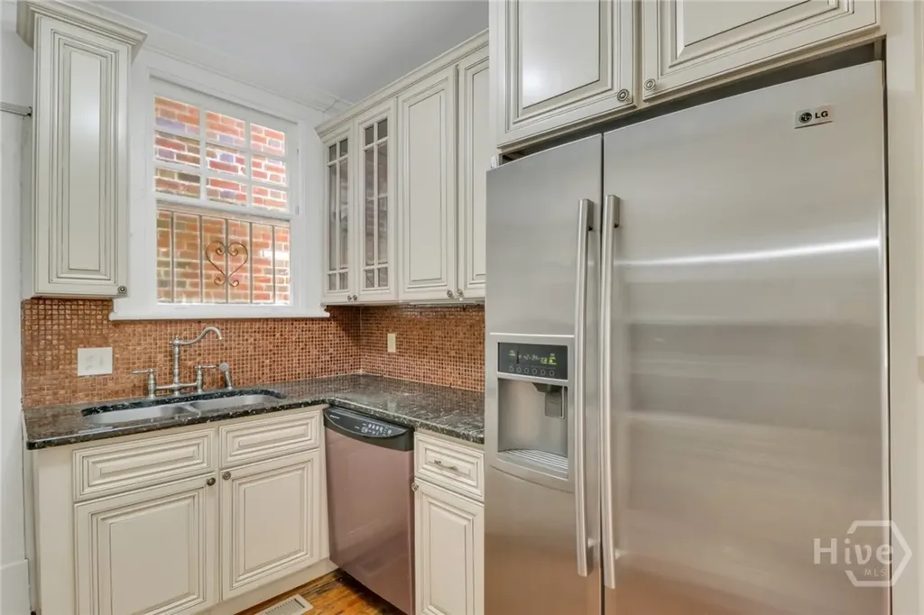 11 E 34th Street Savannah GA 31401