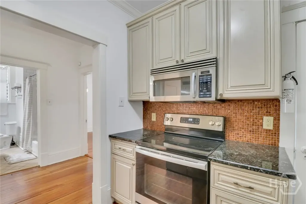 11 E 34th Street Savannah GA 31401