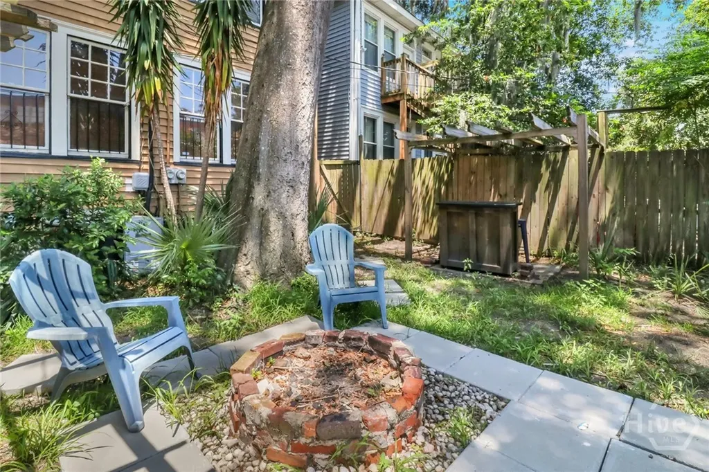 11 E 34th Street Savannah GA 31401