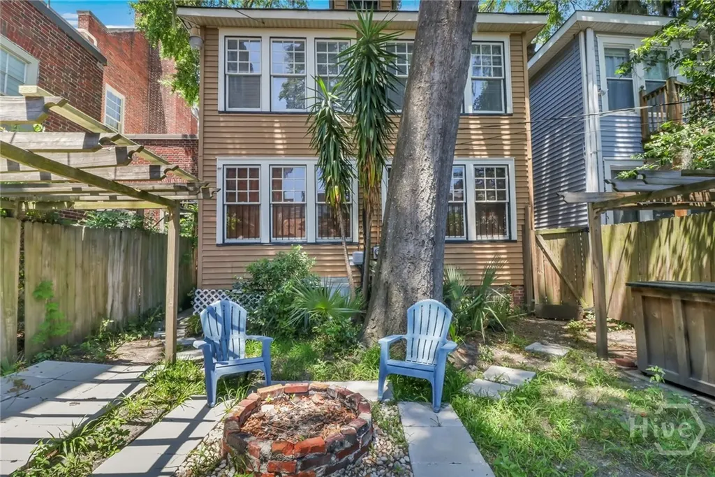11 E 34th Street Savannah GA 31401