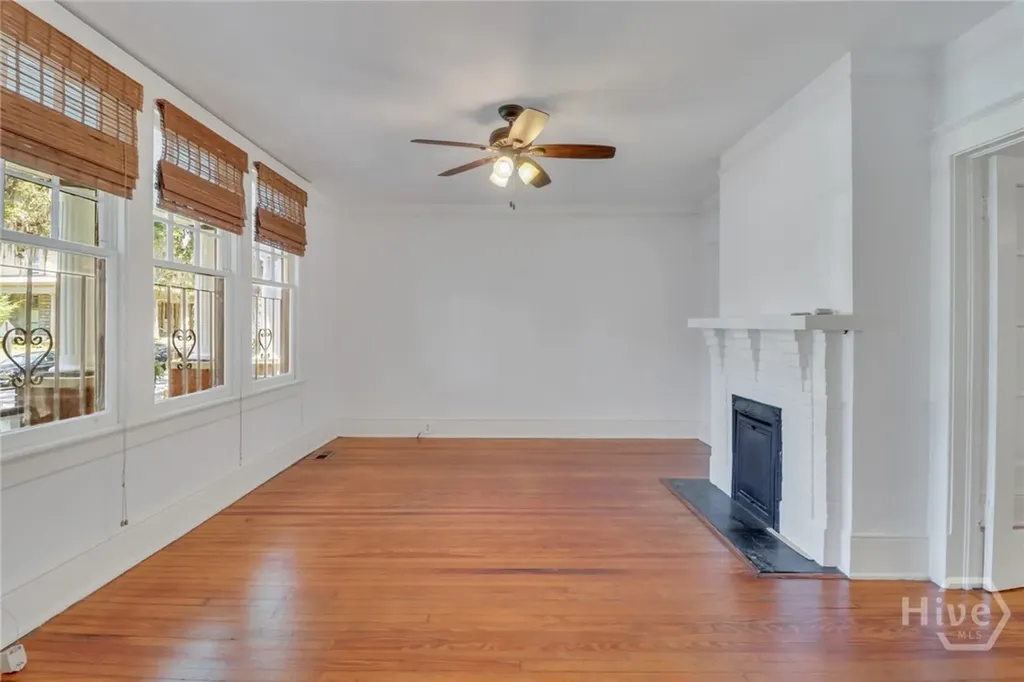 11 E 34th Street Savannah GA 31401