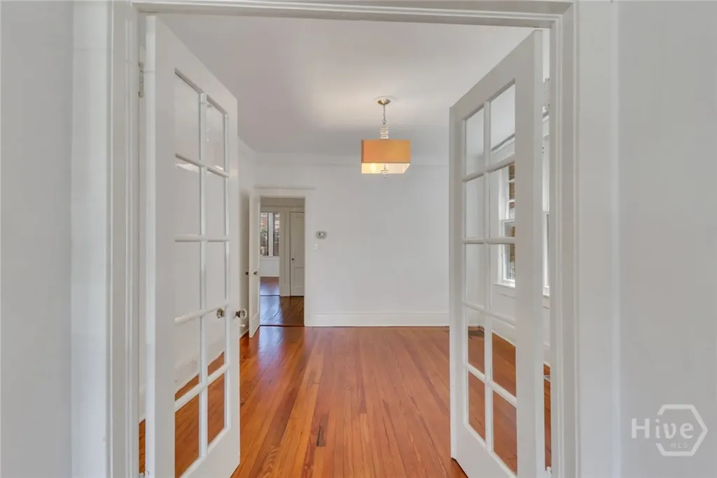 11 E 34th Street Savannah GA 31401
