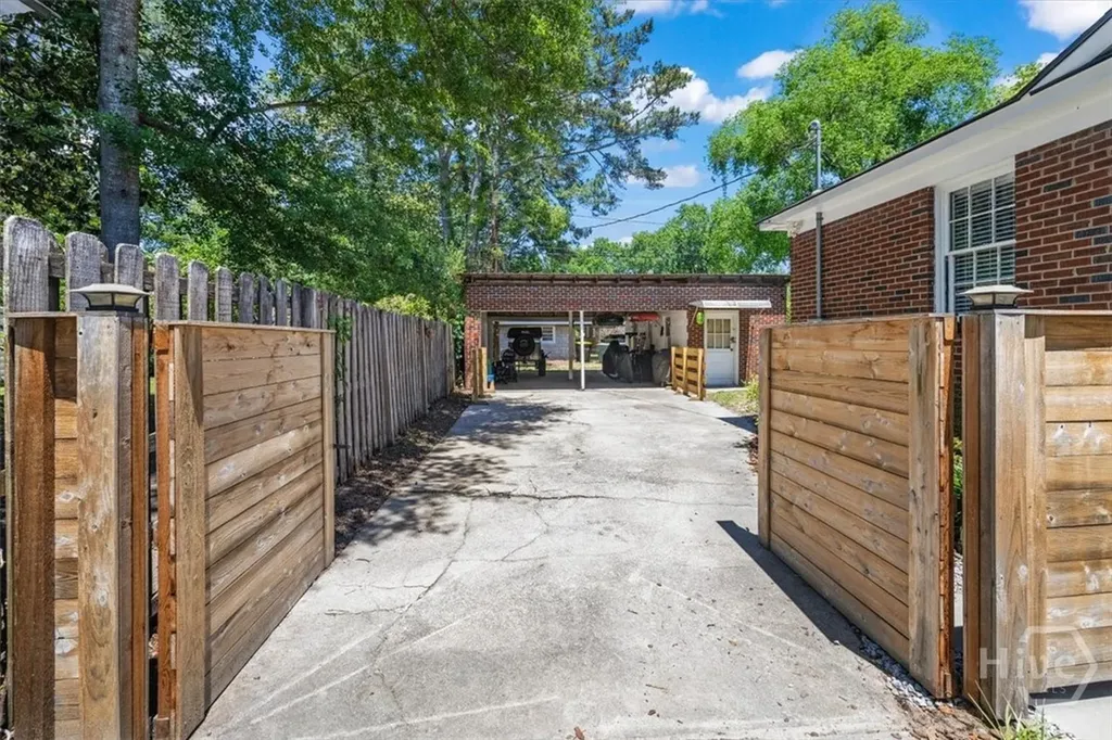 516 E 58th Street Savannah GA 31405