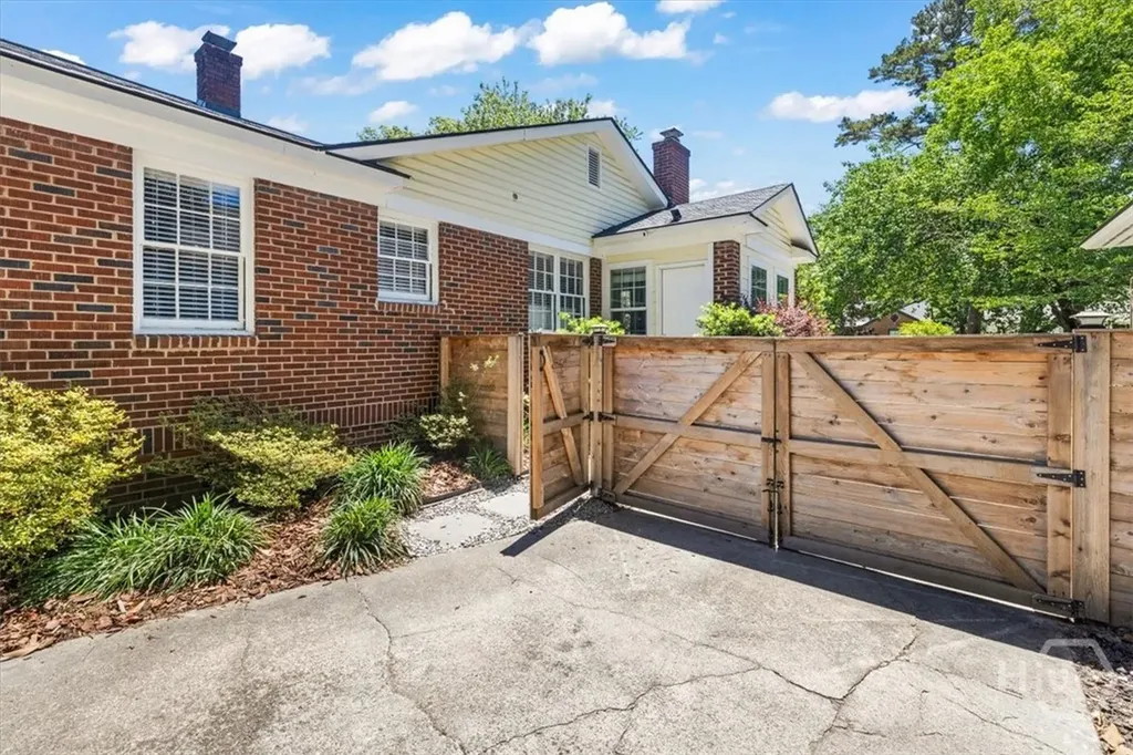 516 E 58th Street Savannah GA 31405
