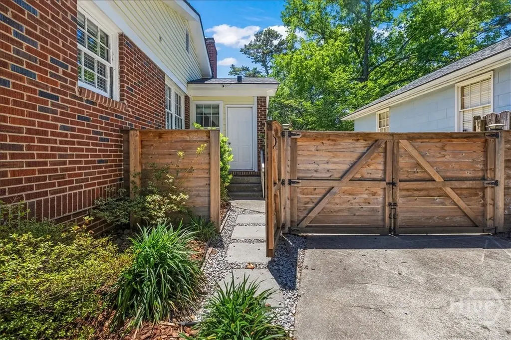 516 E 58th Street Savannah GA 31405
