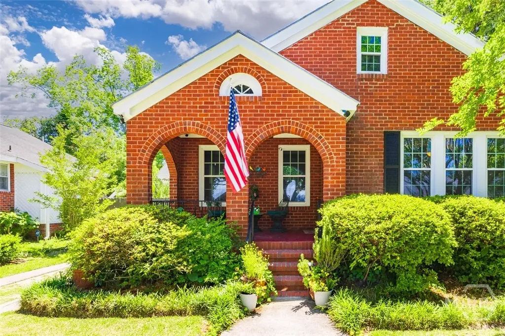 709 E 52nd Street Savannah GA 31405