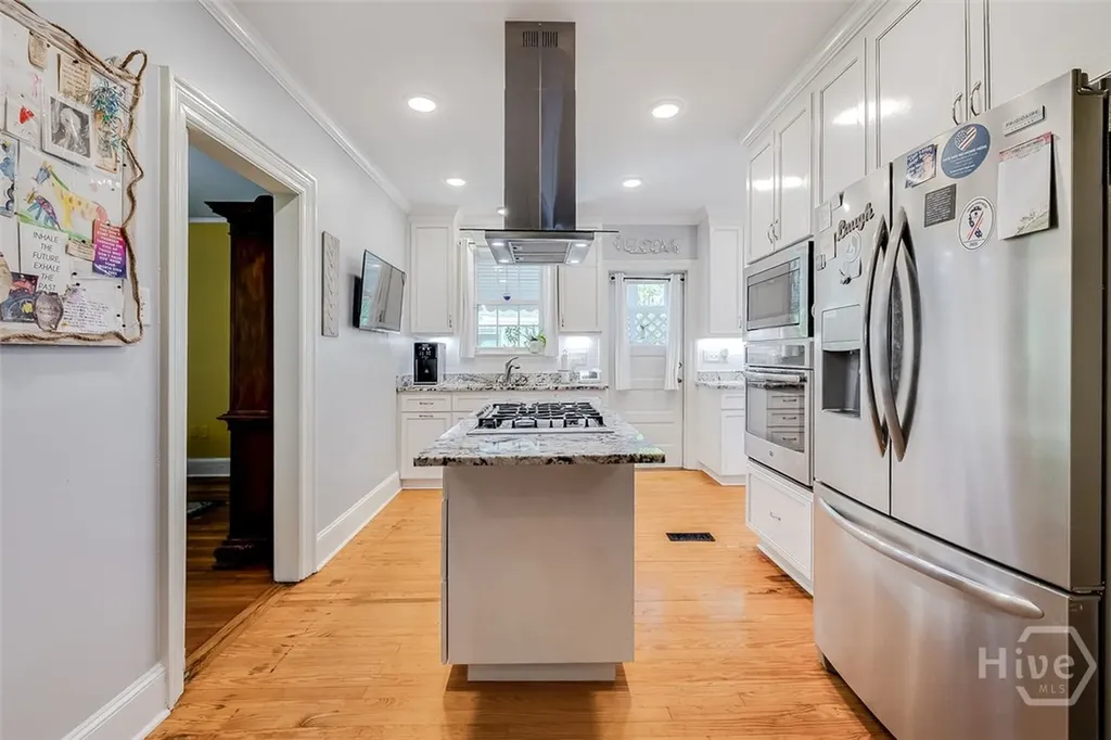 709 E 52nd Street Savannah GA 31405