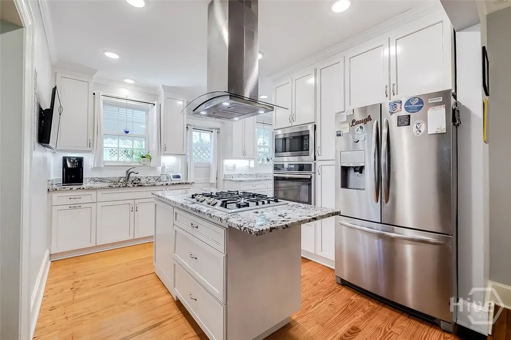 709 E 52nd Street Savannah GA 31405