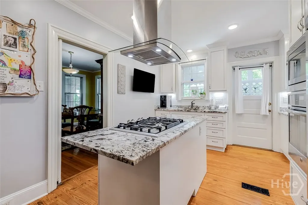 709 E 52nd Street Savannah GA 31405