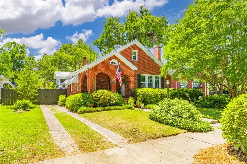 709 E 52nd Street Savannah GA 31405