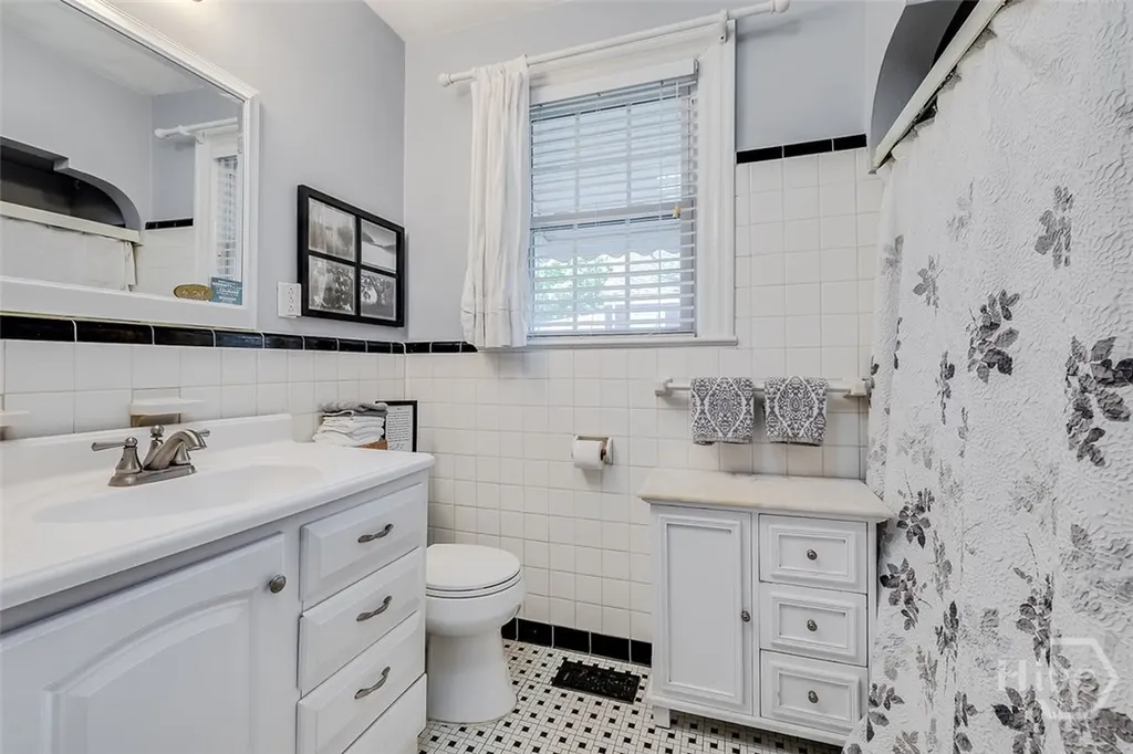 709 E 52nd Street Savannah GA 31405