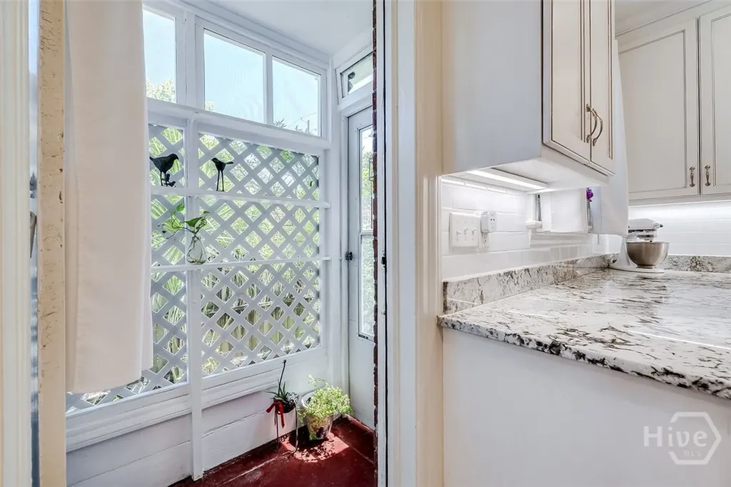 709 E 52nd Street Savannah GA 31405