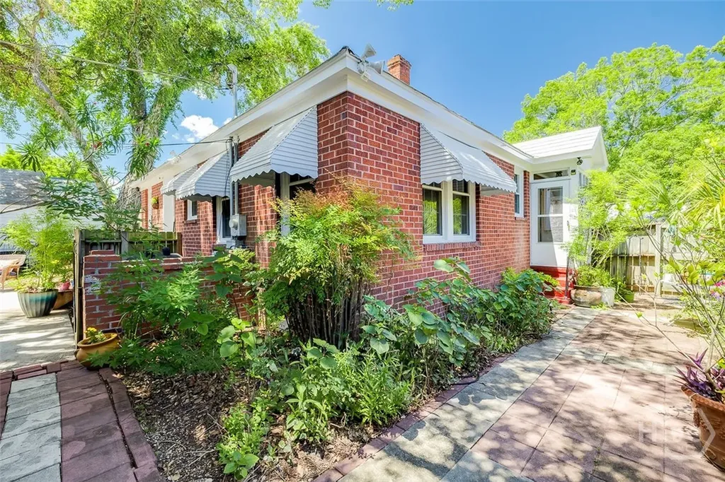 709 E 52nd Street Savannah GA 31405