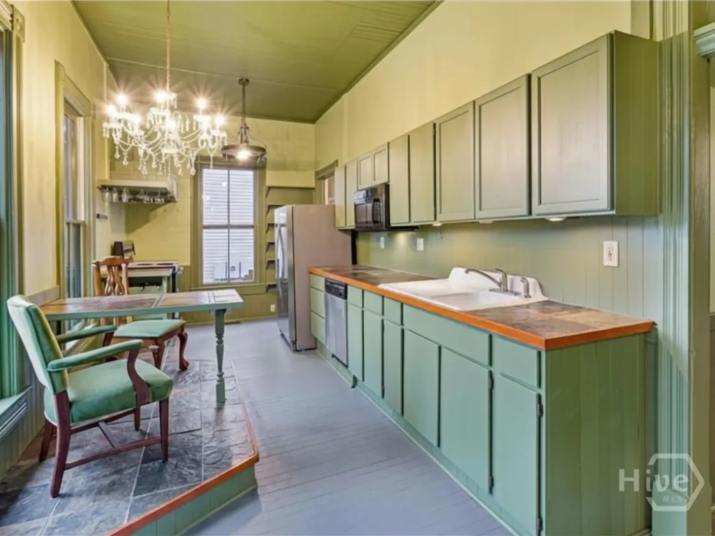 212 W 40th Street Savannah GA 31401