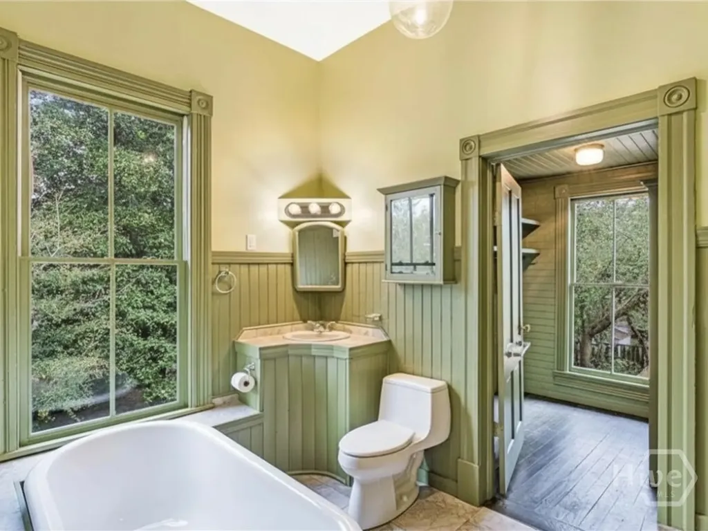 212 W 40th Street Savannah GA 31401