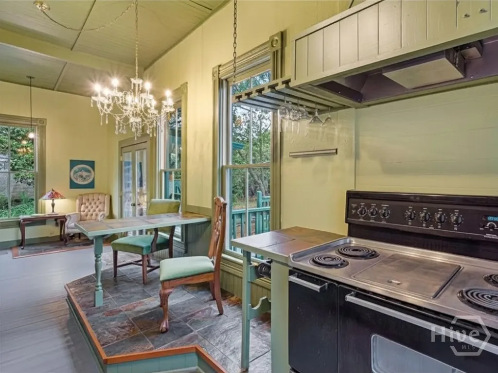 212 W 40th Street Savannah GA 31401