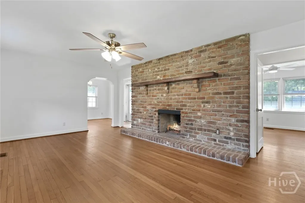 1217 E Derenne Avenue Savannah GA 31406