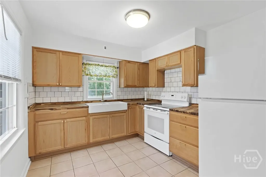 1217 E Derenne Avenue Savannah GA 31406
