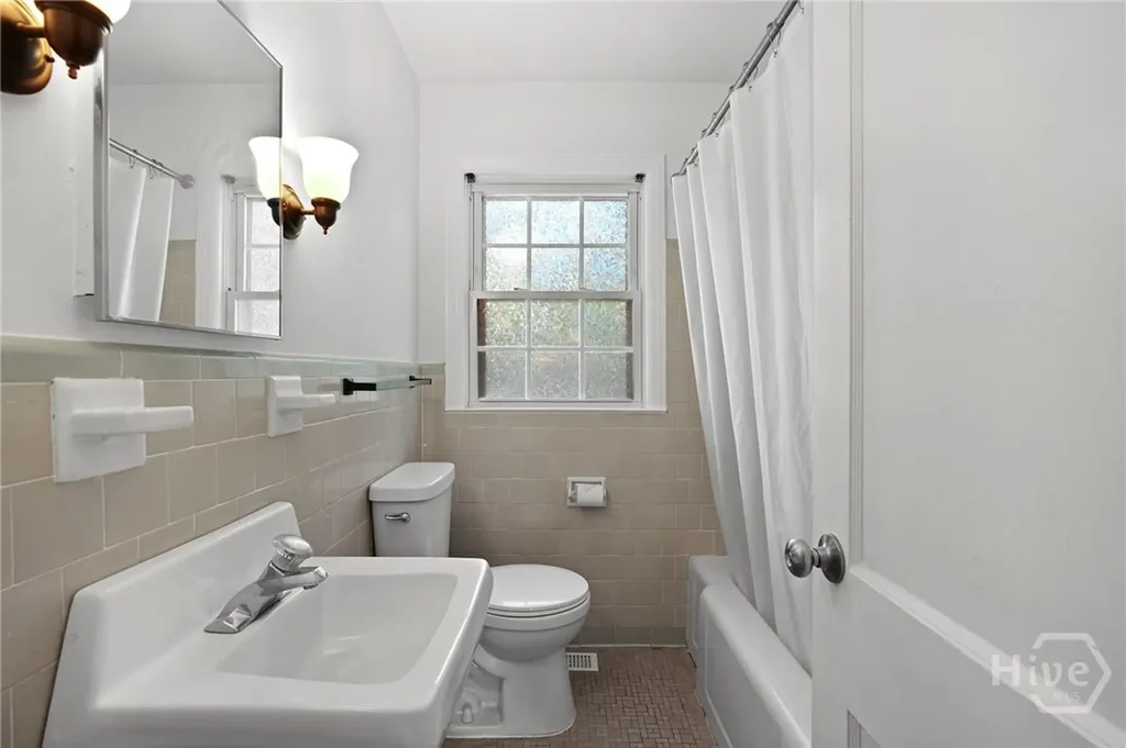 1217 E Derenne Avenue Savannah GA 31406